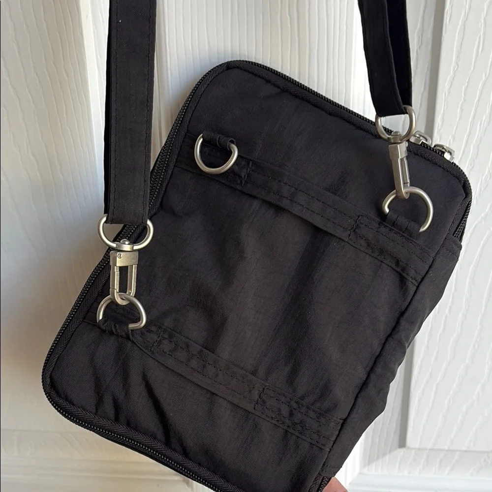 NWOT Baggallini Black Crossbody Bag with Long Strap - Picture 7 of 11